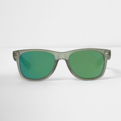 Green retro square sunglasses